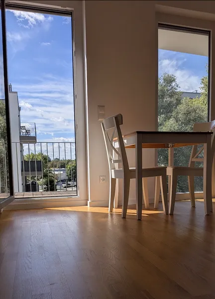 Teilmöblierte Neubau 1-Zimmer-Wohnung mit Balkon — photo 1